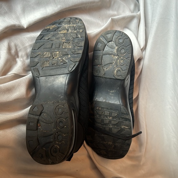 Women’s Steeled Toed Shoes - Picture 4 of 5